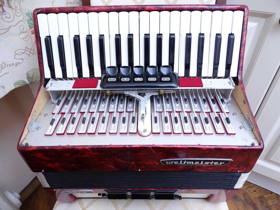 Акордеон Велтмайстер Стела 60 баса