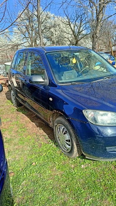 Лек автомобил Мазда 2