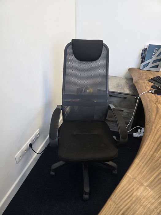 Стулья офисные продам