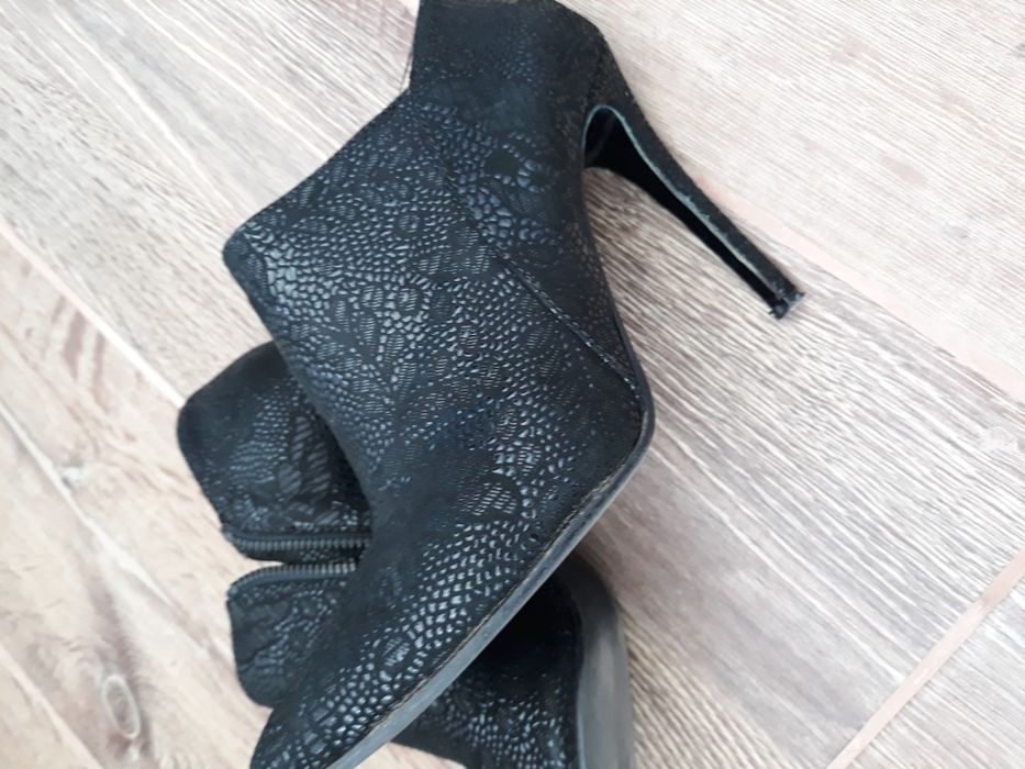 Botine Musette piele stantata cu flori