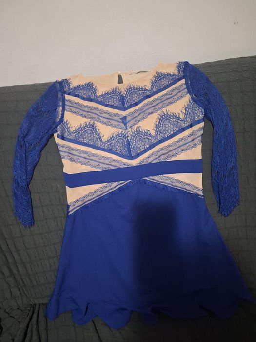 vand rochie albastra