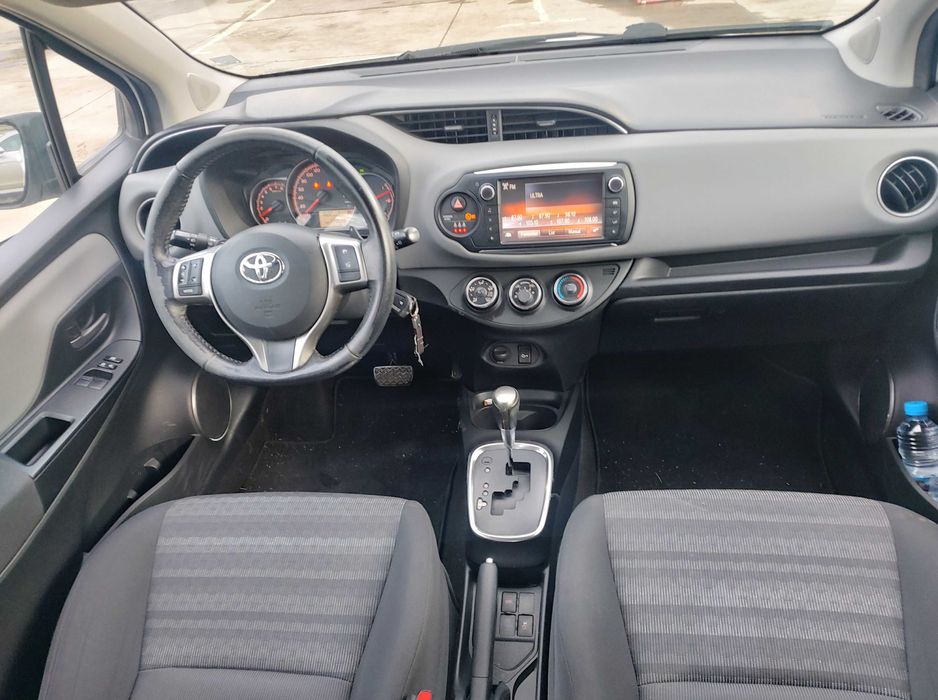 На Части Тойота ярис 1.3 бензин 2015г Toyota