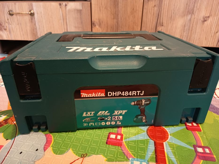 Mașină de găurit și înșurubat Makita CXT 12V – Set complet