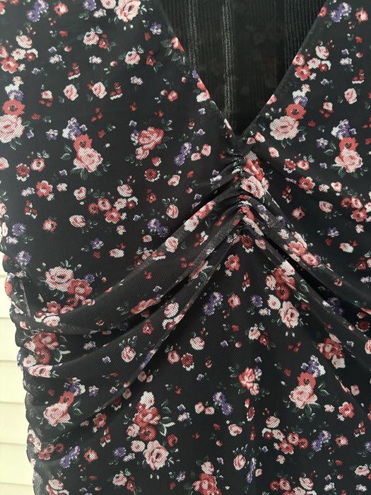 Рокли от stradivarius с цветя