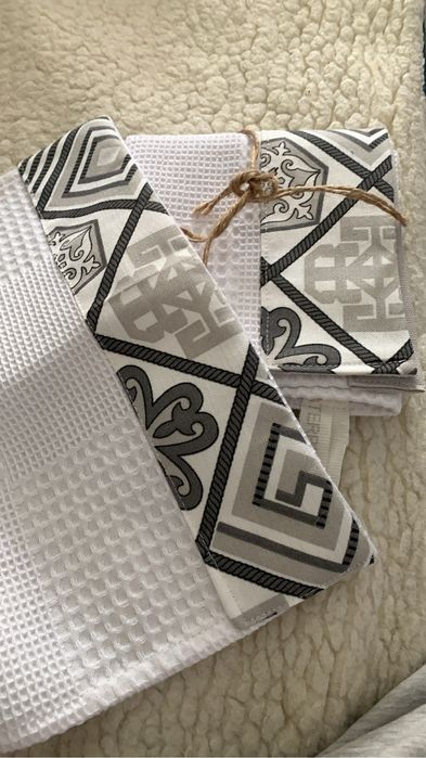 Полотенца с национальным принтом