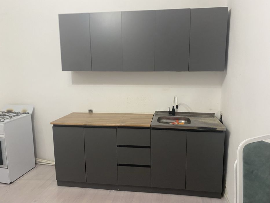 Кухонный шкаф сатылады