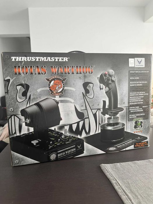 Hotas Warthog Thrustmaster, Set joystick si throttle