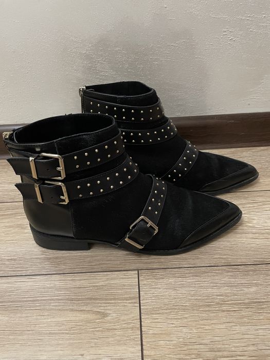 Дамски боти и апрески