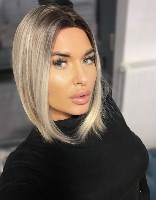 Peruca  bob scurt  , blond rece , suvite
