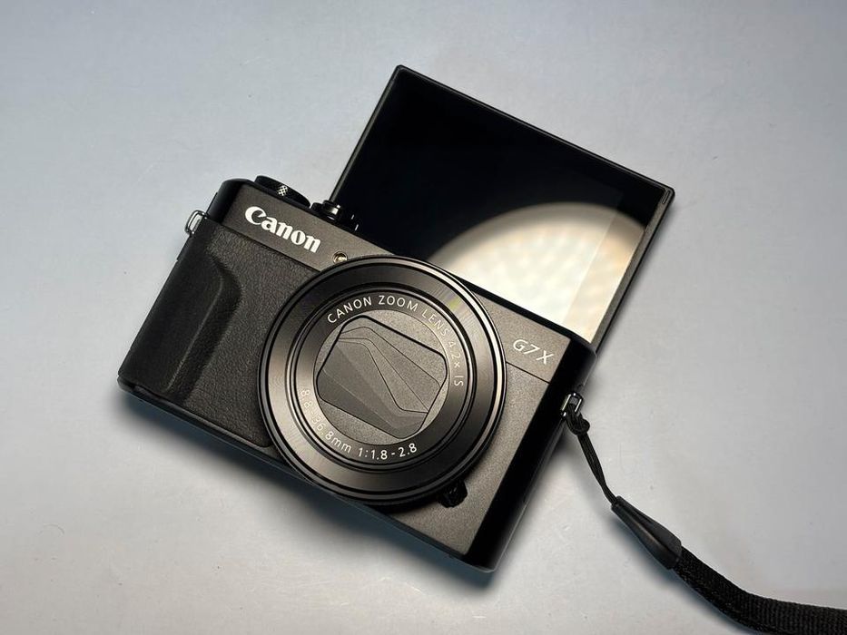 Aparat foto digital Canon PowerShot G7X Mark II nou.