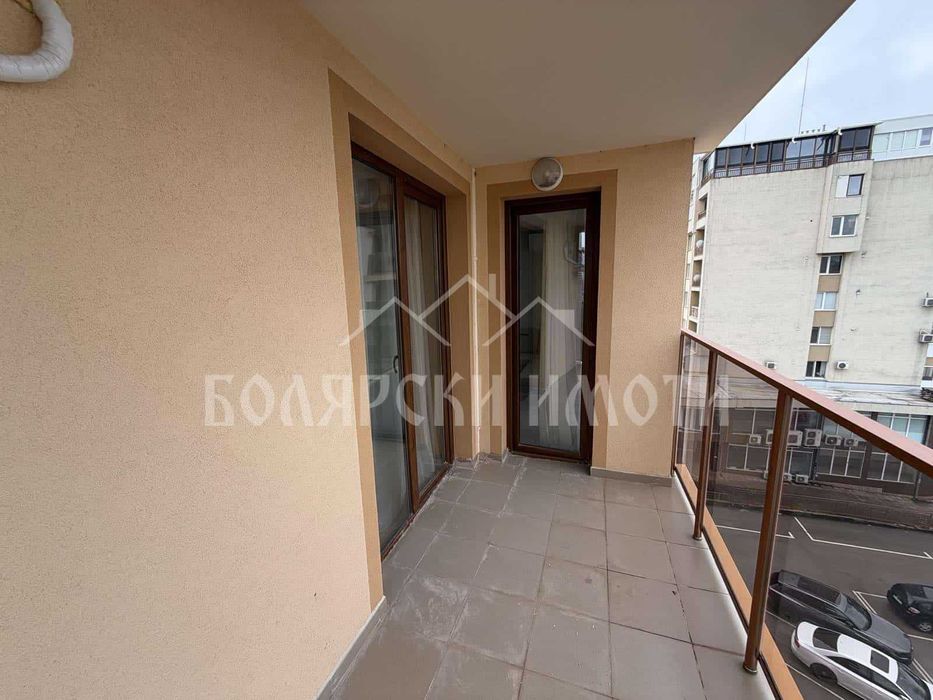 Луксозен тристаен апартамент с паркомясто