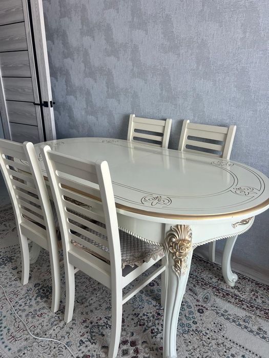 Продам стол и стулья