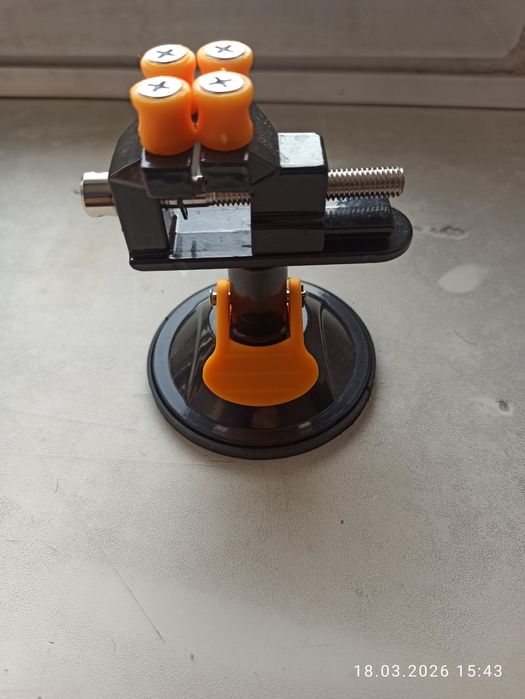 Вращающийся мини-тиски с присоской