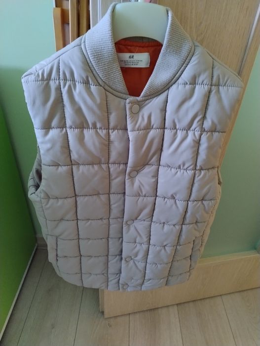 Vestă băieții de culoare bej