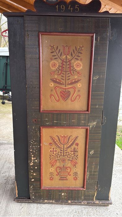 Dulap vechi din lemn de brad