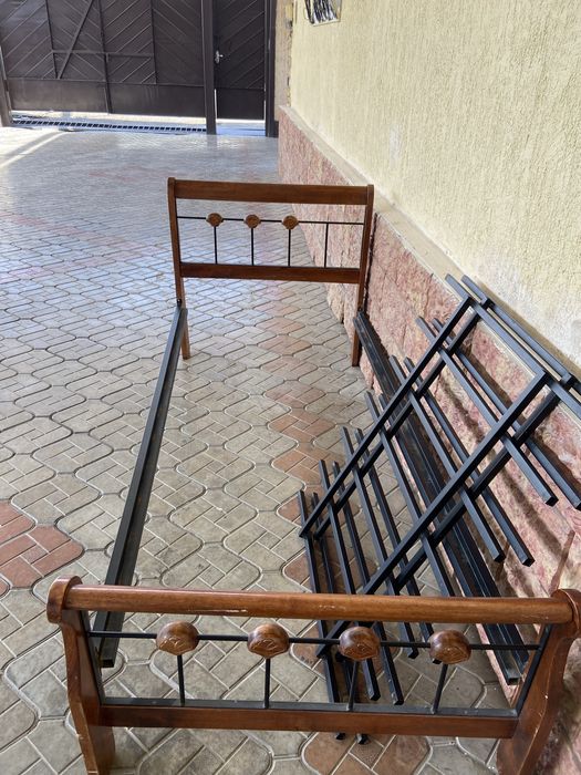 Кровать с матрасом