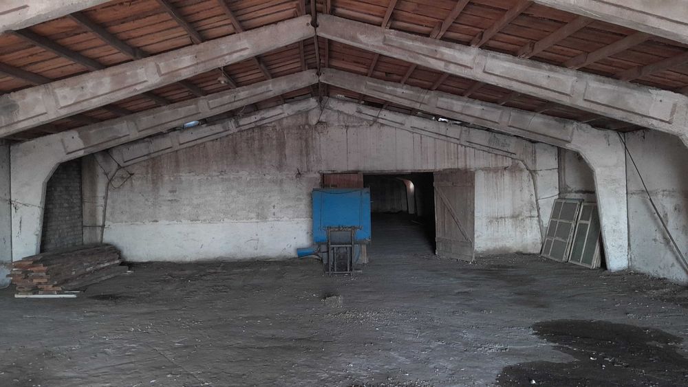 База помещение с прилегающей территорией