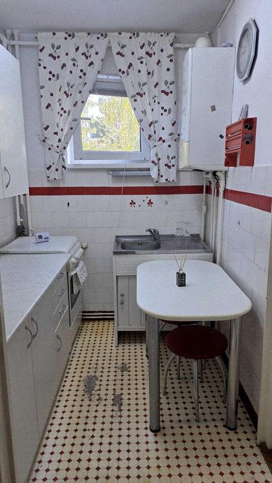 Vând apartament 3 camere în Târgu Mureș, zonă liniștită și verde, str. Moldovei