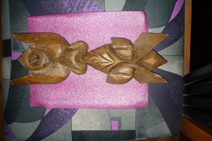 Декоративни дърворезбовaни кукерска, индианска и индийски пластики.