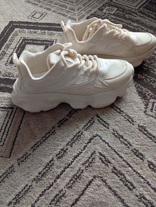 Продам кроссовки