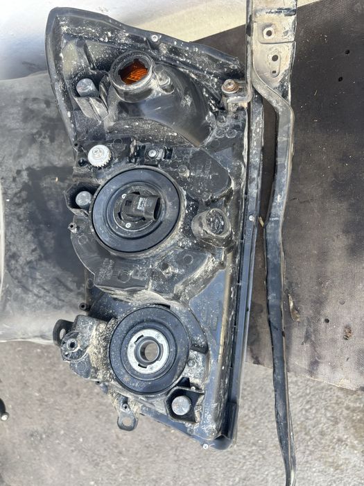 Продам фару тойота хайлендер