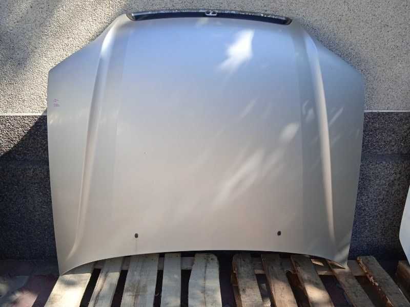 Капот на Subaru Legacy B4 2000 год