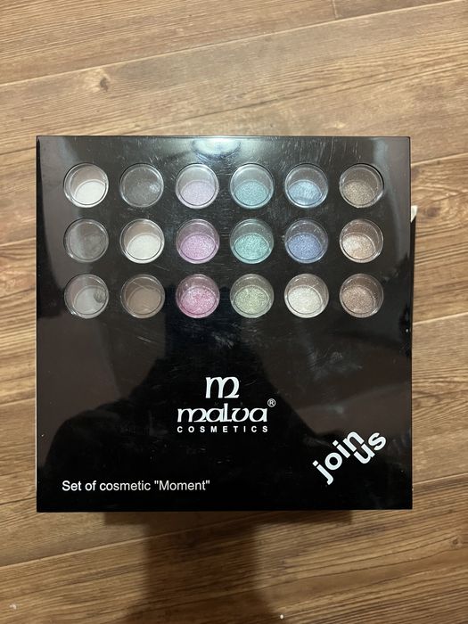 Продам комплект теней новые