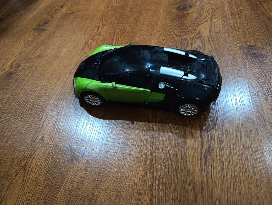 Vând mașinuță de jucărie Transformers cu telecomandă in stare perfecta