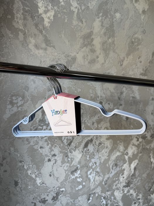 Geliviy qoplamali metall veshilka - mustahkam va qulay ilgich vishilka