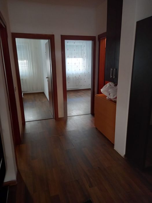 Închiriez apartament 3 camere