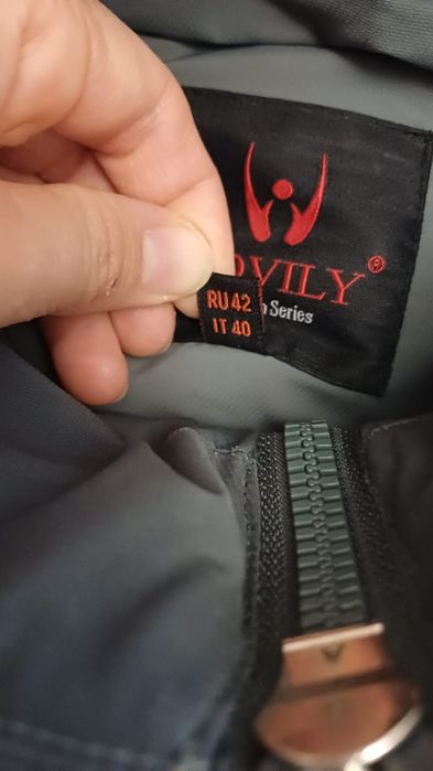 Продам женскую куртку