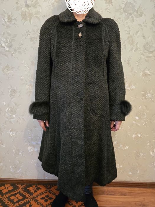 Женское пальто со съемным капюшоном