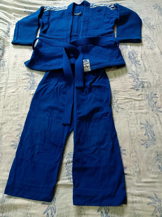 Спорт кийими сотилади.