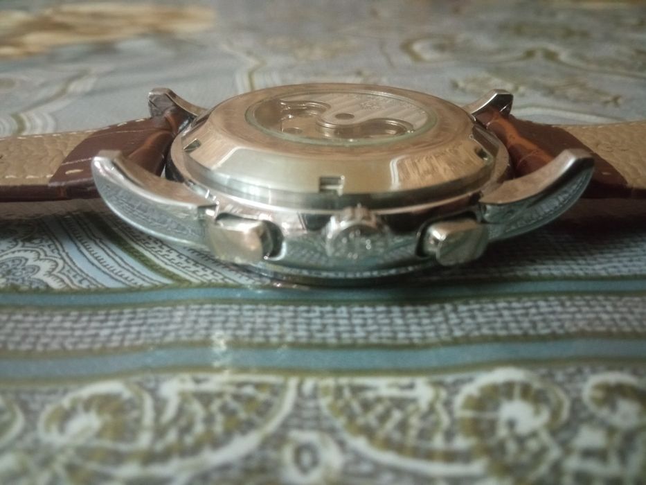 Продаётся мужской ручной часы