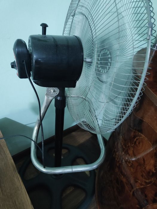 Продаётся вентилятор в рабочем состоянии покупал в прошлом году