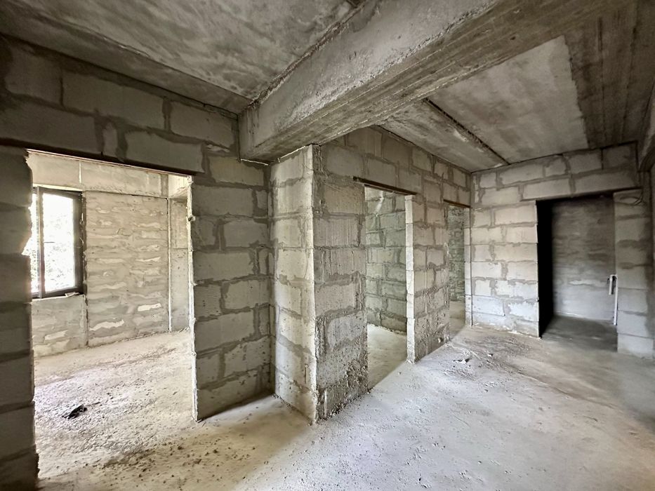 3х ком. квартира, на 1 этаже. Фамили парк