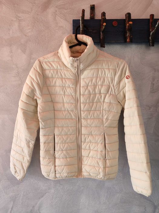 Преходно кремаво яке