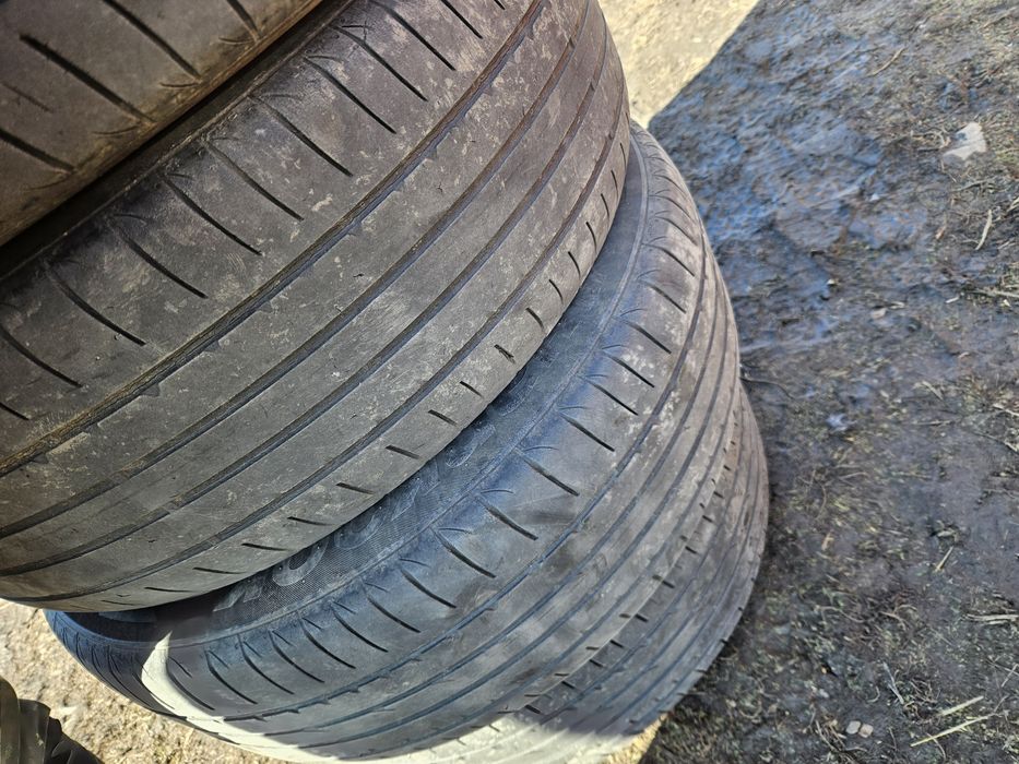 Продам шины hankook 225 /60 /R17.  2 балона