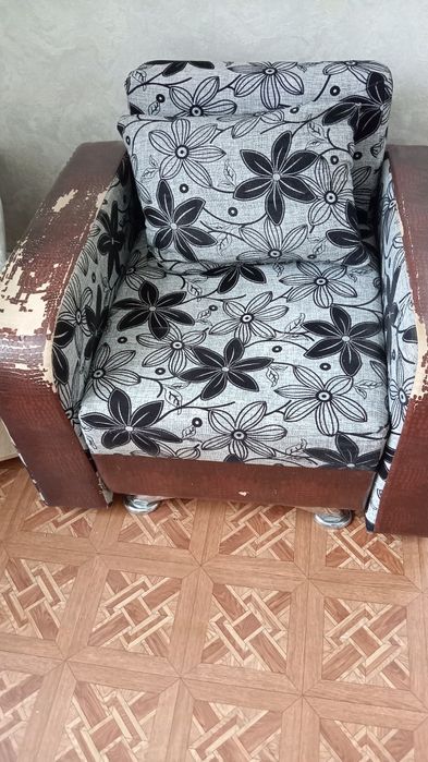 Продаю  диван и кресло