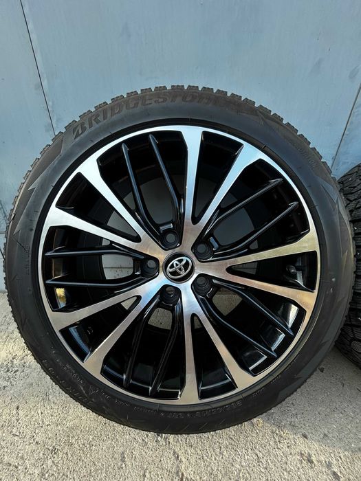 Диски с шинами  на Toyota Camry
