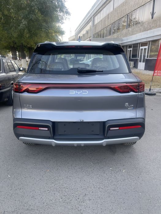 BYD Yuan up Avtosalonda