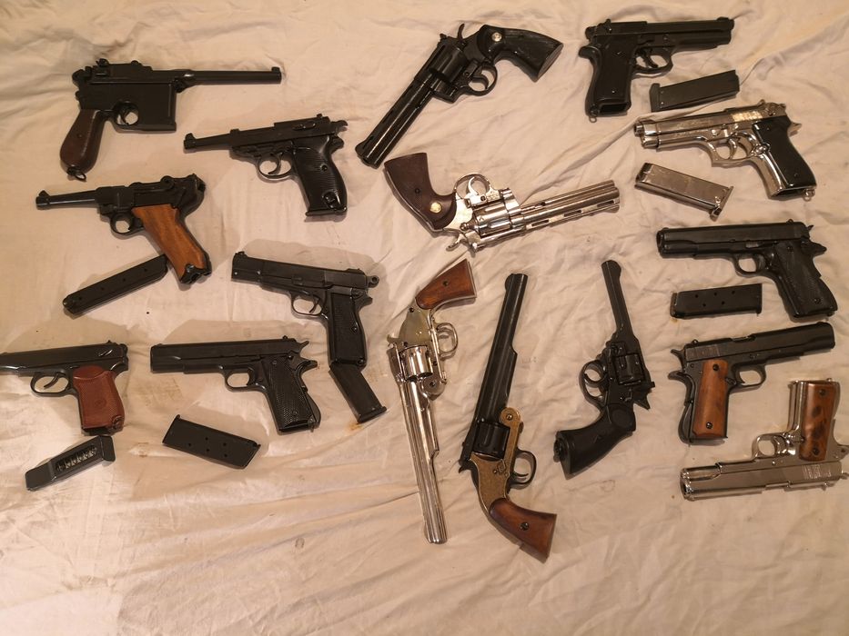 Пистолет, пистолети, револвер, пушка, автомат. Не стрелящи с нищо