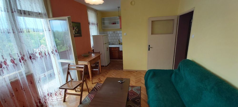 Дава се под наем Тристаен апартамент в Разлог - 75 кв.м за 350 € - Снимка #1