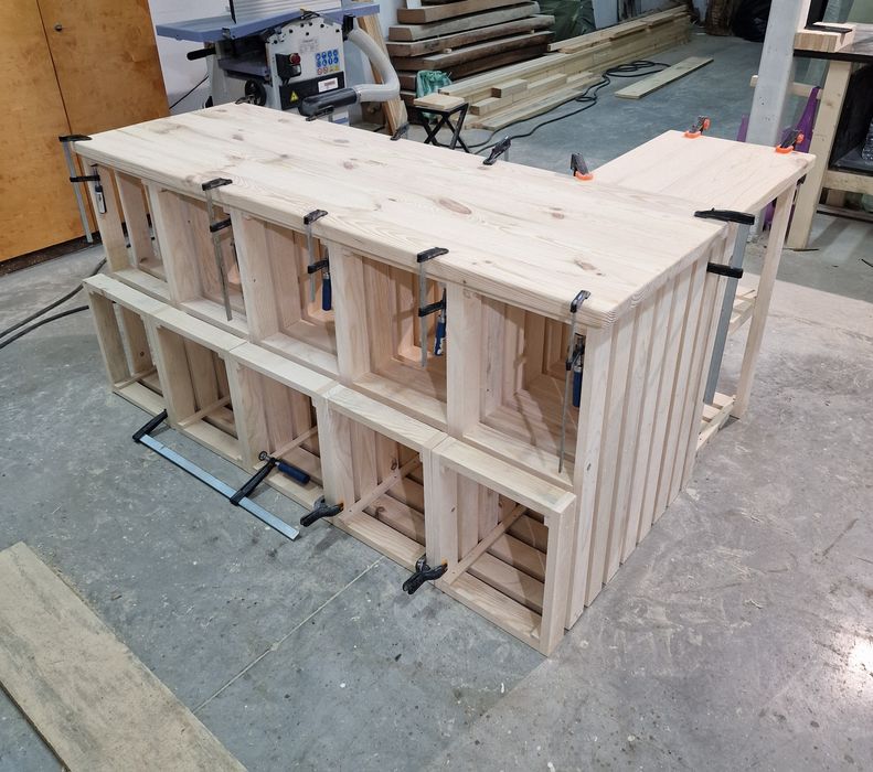 Дървено     бюро