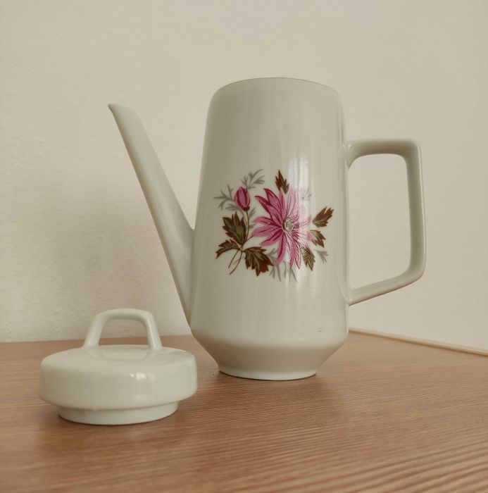 Кана с капак, български порцелан, ретро