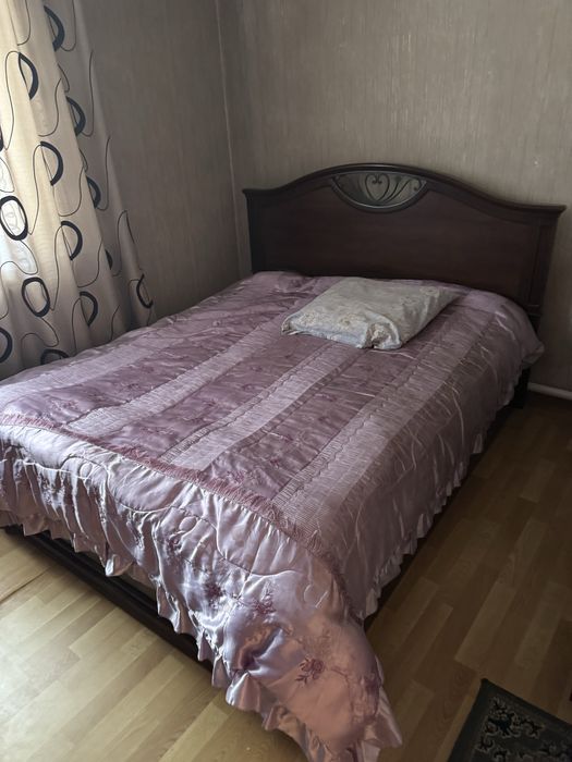 Продается спальный гарнитур