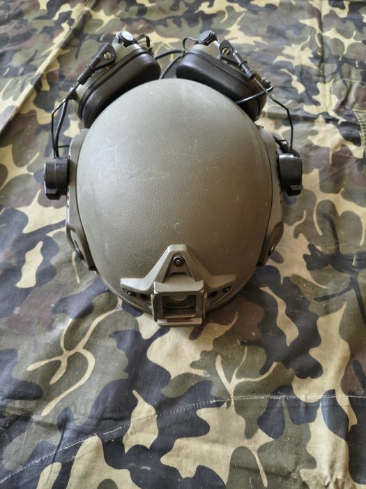 Cască kevlar balistică model Fast nivel 3 cu căști de emisie recepție EARMOR