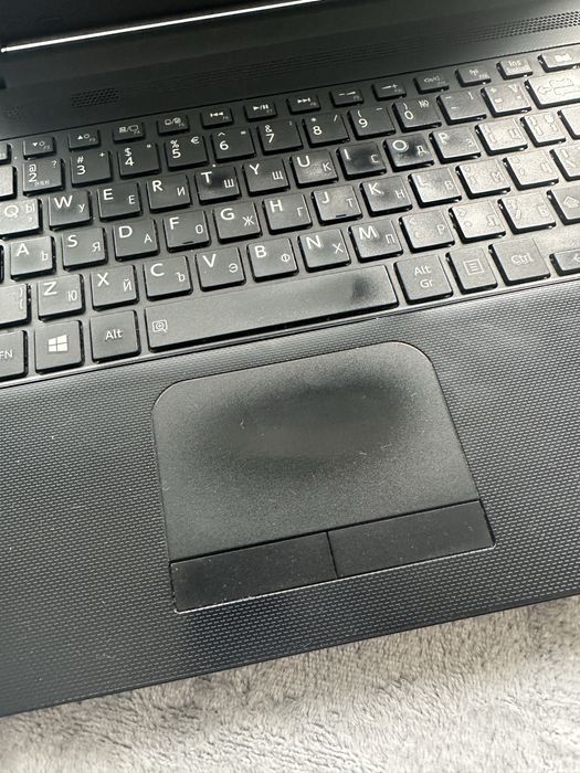 Лаптоп Toshiba с Windows 10 - 750 GB / 8GB RAM