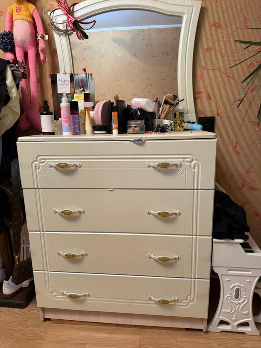 Продам спальный гарнитур