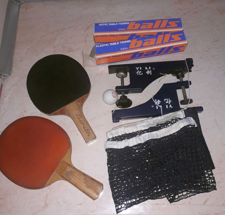Лот спортно оборудване за тенис на маса